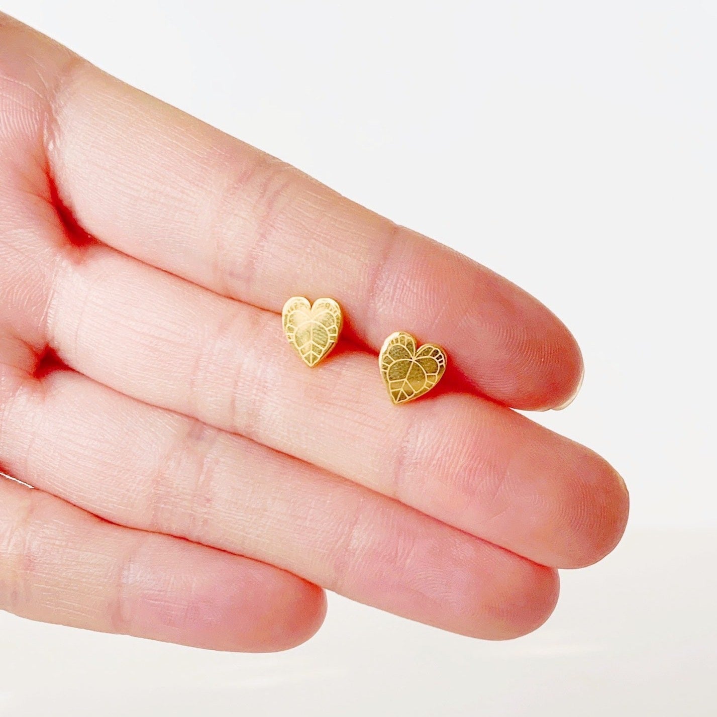 Anthurium Clarinervium Metal Stud Earrings